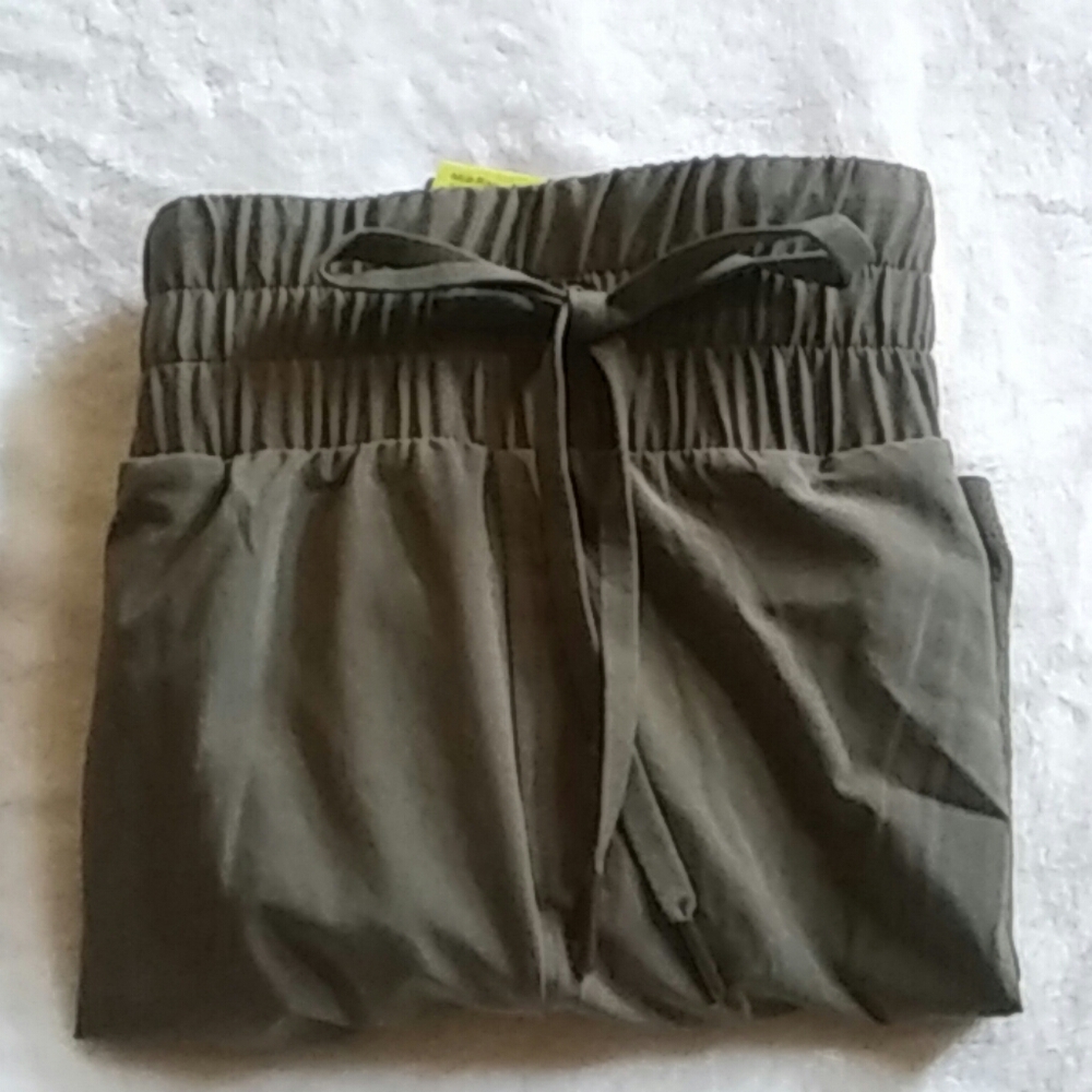 Mid Rise shorts - Picture 4 of 6